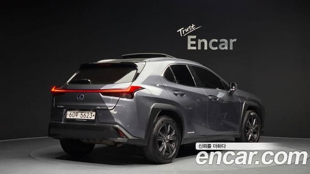 لكزس UX250h 2.0 دفع أمامي