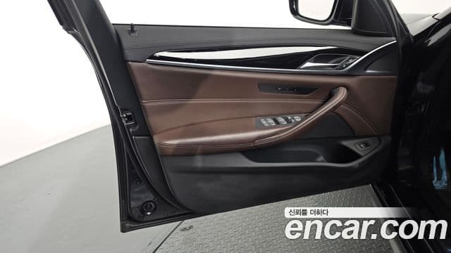 بي إم دبليو 5 (G30) 530i xDrive M سبورت