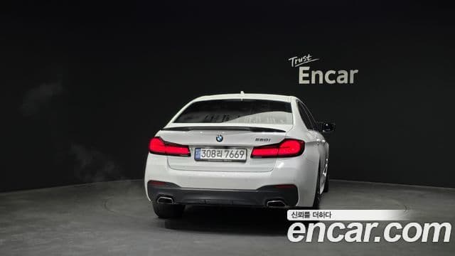 بي إم دبليو 5 (G30) 520i M سبورت