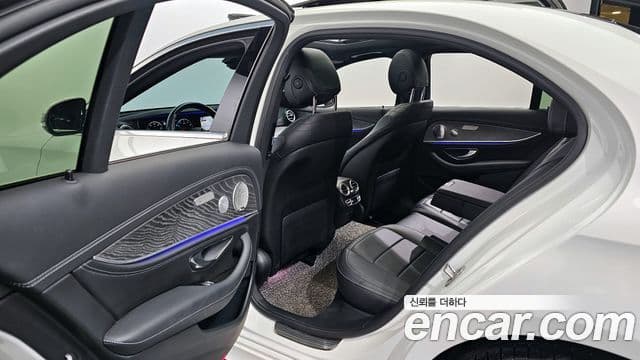 مرسيدس E- W213 E350 4MATIC AMG Line