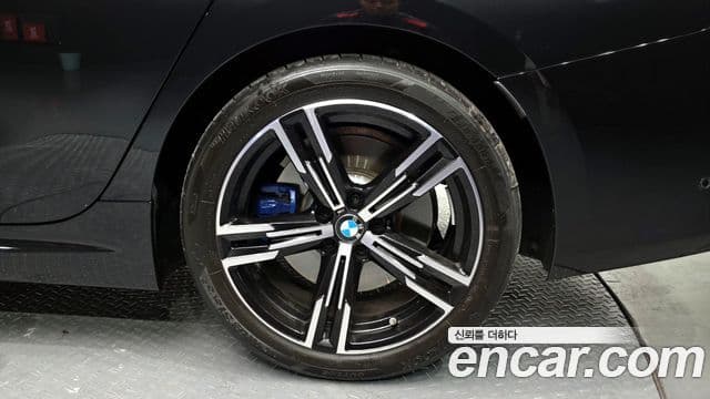 بي إم دبليو 3 (G20) 320i M سبورت