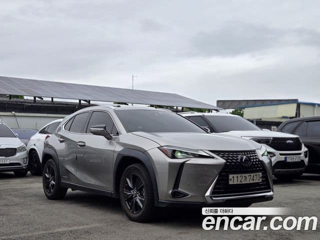 لكزس UX250h 2.0 دفع أمامي