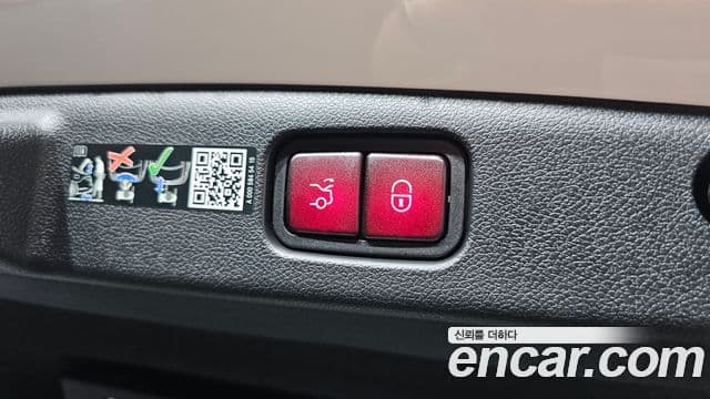 مرسيدس E- W214 E200