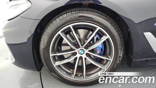 بي إم دبليو 5 (G30) 520i M سبورت
