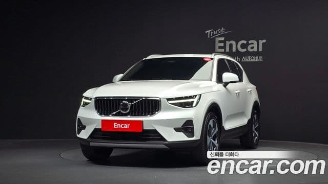 فولفو XC40 B4