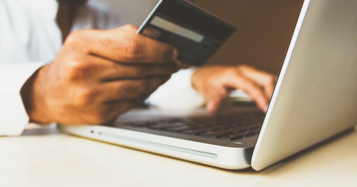الفرق بين سعر إنكار والتكلفة الكاملة للسيارة في الميناء